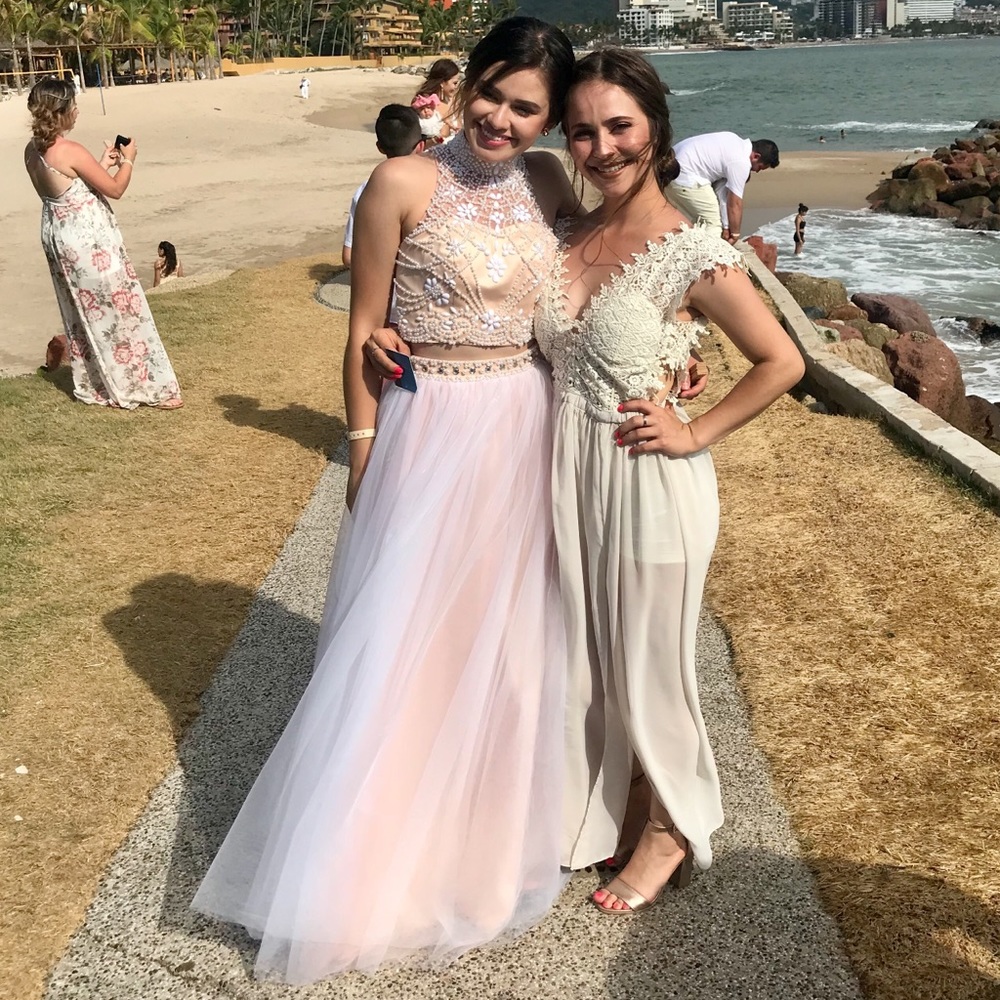 Really cute prom 👗 ‼️ Size 2